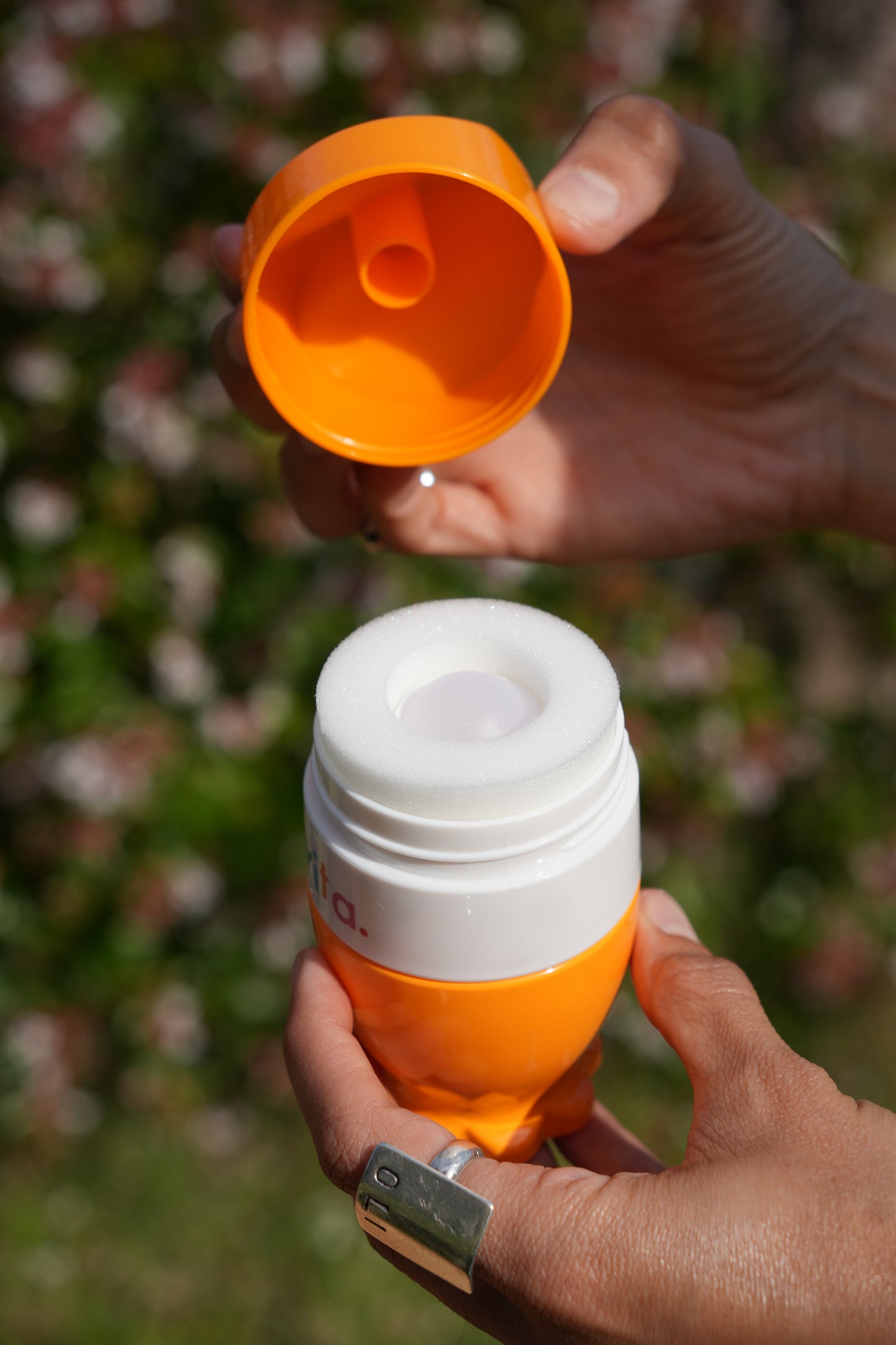 NUEVO APLICADOR RECARGABLE DE PROTECTOR SOLAR - REPELENTE Y CREMAS